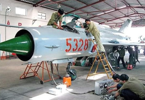 Sau khi loại khỏi biên chế chiến đấu máy bay MiG-21, theo truyền thông Ấn Độ, Việt Nam hiện đang nghiên cứu để cải tiến những chiếc MiG-21 thành máy bay không người lái (UAV) chiến đấu. Nhưng việc này liệu có khả thi?