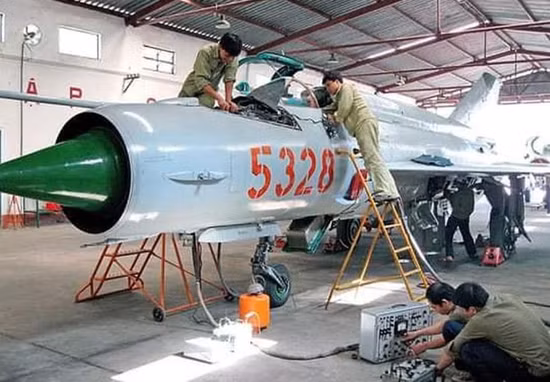 Sau khi loại khỏi biên chế chiến đấu máy bay MiG-21, theo truyền thông Ấn Độ, Việt Nam hiện đang nghiên cứu để cải tiến những chiếc MiG-21 thành máy bay không người lái (UAV) chiến đấu. Nhưng việc này liệu có khả thi?