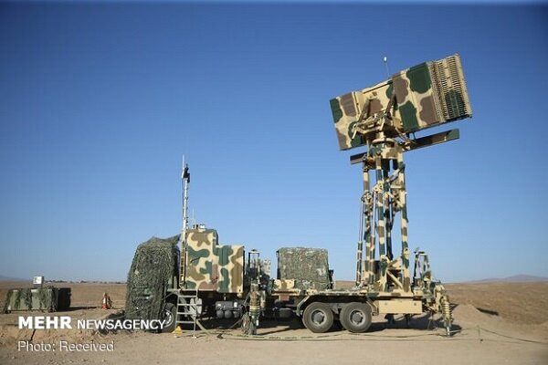 Ngoài ra, trong cuộc tập trận quy mô lớn ở miền trung Iran, máy bay trinh sát RF-4 của Không quân Iran đã tiến hành các hoạt động trinh sát và chụp ảnh khu vực chiến trường. Những thiết bị trinh sát, chụp ảnh tiên tiến này được sản xuất bởi các chuyên gia Không quân Iran. Ảnh: Các cuộc tập trận kiểm tra khả năng sẵn sàng chiến đấu gần đây của Iran – Nguồn: Mehr