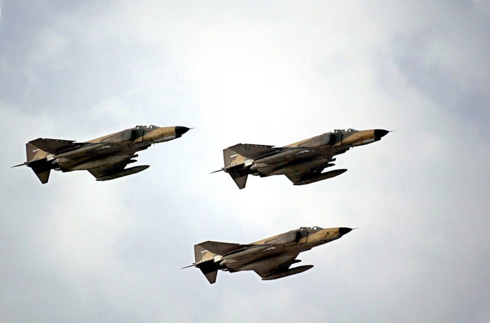 Tướng Farhad Gudaz, người phát ngôn cuộc tập trận của Không quân Iran cho biết thêm: "Ở giai đoạn này, các tiêm kích F-14 và MiG-29 cũng đã tiến hành thành công các hoạt động không chiến trong điều kiện chiến đấu". Ảnh: Các cuộc tập trận kiểm tra khả năng sẵn sàng chiến đấu gần đây của Iran – Nguồn: Sina