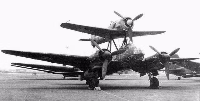 Do ban chỉ huy Không quân Đức liên tục tranh cãi và không thể đạt được đồng thuận về loại vũ khí hiệu quả nhất, phi đội Leonidas đã không tham gia chiến đấu được. Tới cuối Thế chiến II, các phi công mới bắt đầu thực hiện nhiệm vụ, khi Hồng quân Liên Xô đã tiến sát Berlin. Ảnh: Máy bay ném bom tích hợp Mistel - Nguồn: Wikipedia.