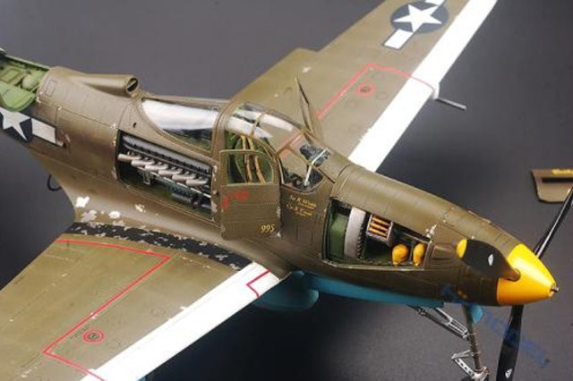 Do đó cả phi công Mỹ và phi hành đoàn mặt đất đều không đánh giá cao chiếc P-39 có vẻ ngoài kỳ lạ này. Bị chỉ trích nhiều nhất là máy bay không có động cơ tăng áp, nên không thể đấu lại với các máy bay chiến đấu ME-109 và FW-190 của Đức lúc bấy giờ, hay thậm chí là máy bay chiến đấu Zero của Nhật.