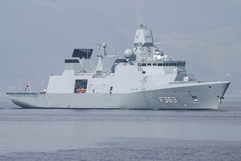 Chiếc Iver Huitfeldt được trang bị hệ thống radar mảng pha APAR bốn chiều, vũ khí chính là 4 tổ hợp gồm 8 hệ thống phóng thẳng đứng MK-41 và 2 tổ hợp hệ thống phóng thẳng đứng MK-56 gồm 12 ống phóng/tổ hợp. Bốn bệ phóng tên lửa chống hạm MK-141 Harpoon (một bệ gồm 4 ống phóng). Ảnh: Tàu chiến lớp Iver Huitfeldt - Nguồn: Wikipedia.