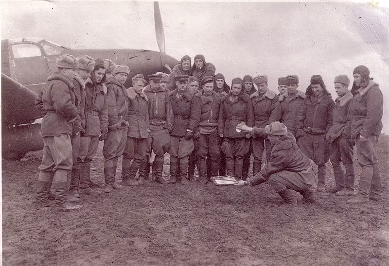 Vì lý do này, Pokreshkin cũng đã xây dựng một bộ chiến thuật tác chiến đặc biệt, cho riêng loại máy bay này, dựa trên các đặc điểm của chiến đấu cơ P-39, và mở rộng ra cho cả Lữ đoàn của ông.