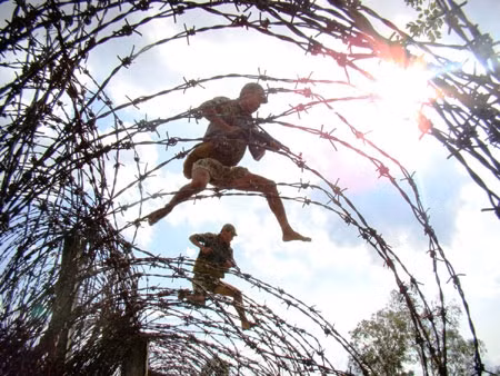 Biên chế bộ đội Đặc công Việt Nam linh hoạt, hiệu quả cao và tinh gọn. Họ chú trọng độc lập chỉ huy, độc lập hành động, trong chiến đấu thường không có liên lạc và hỗ trợ từ cấp trên, cũng không hỗ trợ lẫn nhau.