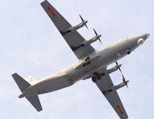 Trước kia vũ khí chống tàu ngầm hàng không của PLA thiếu trầm trọng về số lượng cũng như rất lạc hậu so với Mỹ và Nga; tình hình được cải thiện khi thế hệ máy bay chống ngầm mới Y-8 được Trung Quốc đưa vào sử dụng từ năm 2015. Ảnh: Máy bay Y-8. Nguồn: Sina