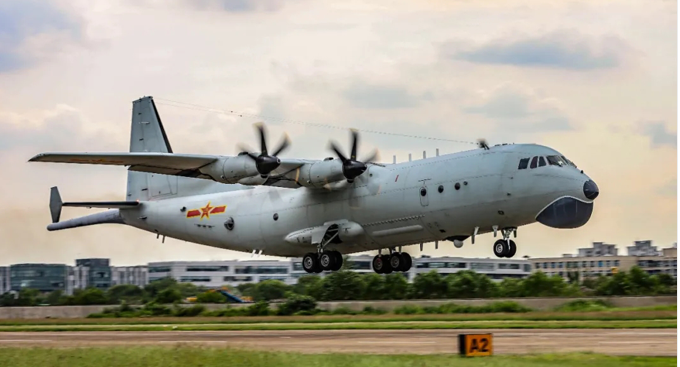 Hiện hải quân Mỹ có 3 loại tàu ngầm tấn công hiện đang được biên chế, lớp Virginia mới nhất, lớp Seawolf chỉ có 3 chiếc và lớp Los Angeles cũ. Nếu Trung Quốc sử dụng máy bay Y-8 để tìm kiếm thường xuyên, thì rất có thể nắm bắt được thông tin về tàu ngầm hạt nhân của đối thủ từ vùng biển phía Tây Nam Đài Loan. Ảnh: Máy bay chống ngầm Y-8. Nguồn: Sina