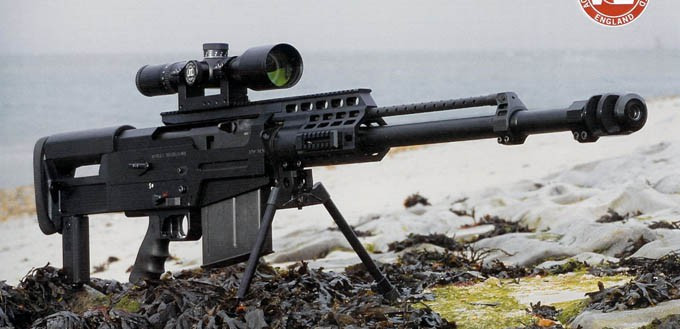 Ngoài loại súng bắn tỉa cấu tạo theo súng trường cổ điển, ngoài ra còn có một loại súng bắn tỉa bán tự động; súng sử dụng cơ cấu lên đạn bằng cách trích khí thuốc ở thành nòng súng, nên không phải lên đạn lại sau mỗi phát bắn, lên có thể bắn liên tục và tốc độ bắn được cải thiện đáng kể. Ảnh: Súng bắn tỉa bán tự động AS50 cho Navy Seals - Nguồn: Hải quân Mỹ