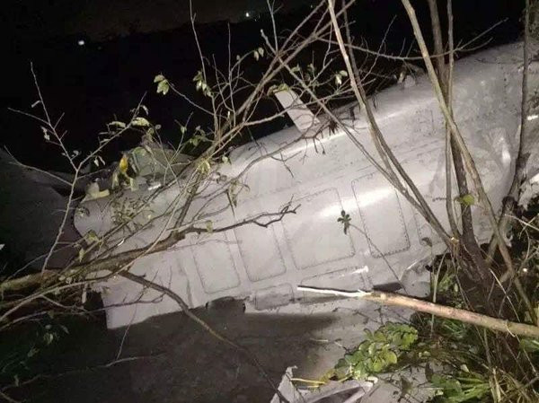 Nhưng theo đánh giá của các chuyên gia quân sự thế giới, về hiệu suất kỹ thuật, J-10 chưa đạt đẳng cấp của máy bay chiến đấu thế hệ 4. Từ góc độ chiến thuật, J-10 chỉ hoạt động như một máy bay đánh chặn phòng không nội địa trong Không quân Trung Quốc. Ảnh: Chiến đấu cơ J-10 bị tai nạn - Nguồn: Sina