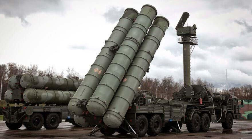 Hệ thống phòng không S-400 của Nga thực sự khác với Bavar-373. Người Nga đã thiết kế tên lửa khác nhau để tương ứng với tính chất mục tiêu khác nhau, do vậy hiện S-400 sử dụng 8 loại tên lửa khác nhau, mỗi loại tên lửa để đánh chặn với mục tiêu ở cấp độ tương ứng. Ảnh: Hệ thống phòng không S-400 của Nga - Nguồn: Topwar