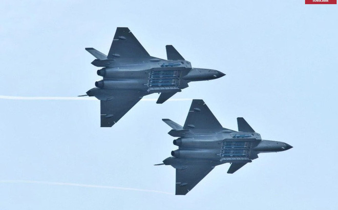 Theo một thông tin được Không quân Trung Quốc tiết lộ, trong một cuộc đối đầu giả định với hầu hết các máy bay chiến đấu hiện có trong biên chế Không quân Trung Quốc, J-20 đã bắn hạ "áp đảo" nhiều máy bay "đối phương" với tỉ số lên đến 17-0 mà không chịu bất kỳ "tổn thất" nào. Nguồn ảnh: Sina.