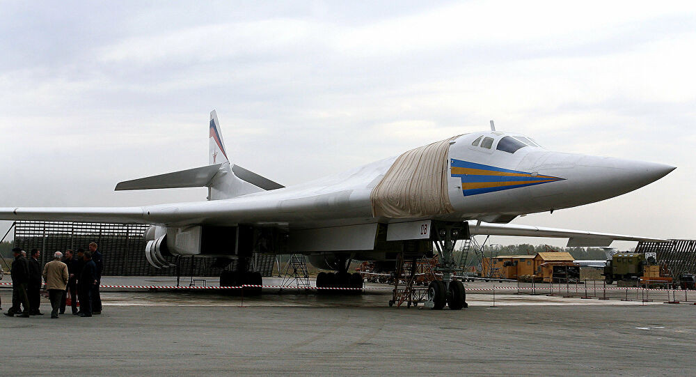 Địa vị của Tu-160 được các nước biết đến, tuy không phải là dòng máy bay ném bom tàng hình, nhưng Tu-160 có thể thực hiện các cuộc ném bom tầm cao, cường kích tầm thấp, ngoài ra còn thực hiện nhiệm vụ phòng thủ. Trong con mắt của Mỹ, máy bay Tu-160 luôn là "cái gai", trêu ngươi Mỹ. Ảnh: Máy bay ném bom chiến lược tầm xa Tu-160 do Liên Xô phát triển - Nguồn: Topwar