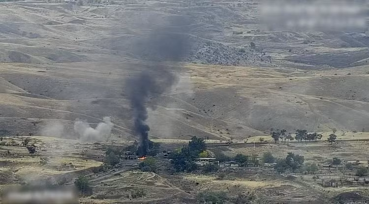 Mặc dù bị phía Azerbaijan phủ nhận đoạn video do Armenia công bố, cho rằng đây là một đòn tâm lý chiến do phía Armenia thực hiện; nhưng Quân đội Armenia cho rằng, phía Azerbaijan đang che đậy sự thật và đây là thiệt hại lớn nhất về quân số của Azerbaijan kể từ khi cuộc xung đột tại Naka bùng phát trở lại đến nay. Ảnh: UAV của Azerbaijan tiến công trận địa của Armenia - Nguồn: Sina