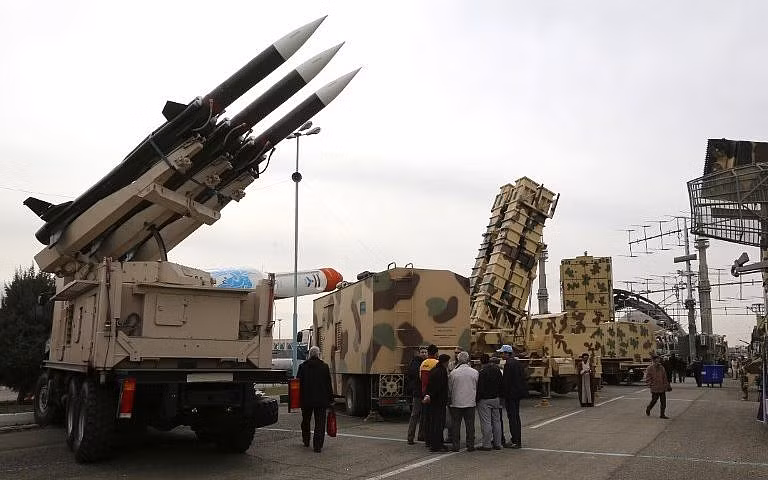 Nhưng Iran không phải là Armenia, đây là một cường quốc trong khu vực, nên những hành động "vượt mặt" của Azerbaijan trước Iran không bao giờ được phía Iran chấp nhận; nhất là việc UAV Azerbaijan thường xuyên xâm phạm lãnh thổ Iran. Ảnh: Lực lượng phòng không của Iran - Nguồn: Wikipedia.