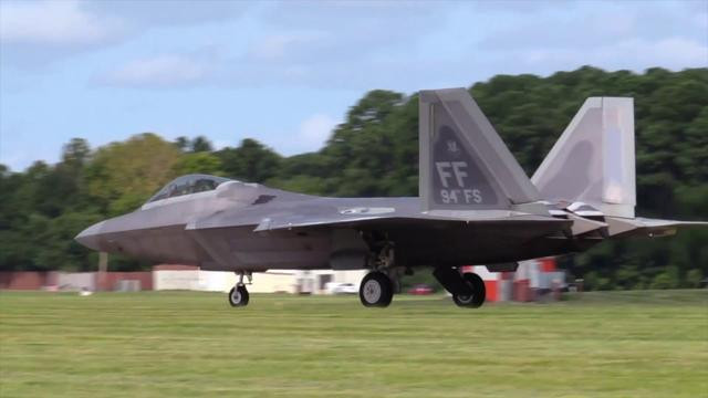 Trong khi các máy bay chiến đấu F-22A Raptor và máy bay chiến đấu F-35B Lightning II của Không quân Mỹ tham gia huấn luyện tại Nhật Bản, Hải quân Mỹ đã điều động tàu khu trục mang tên lửa dẫn đường USS Barry (DDG-52), để thực hiện các hoạt động tuần tra trên khắp eo biển Đài Loan.