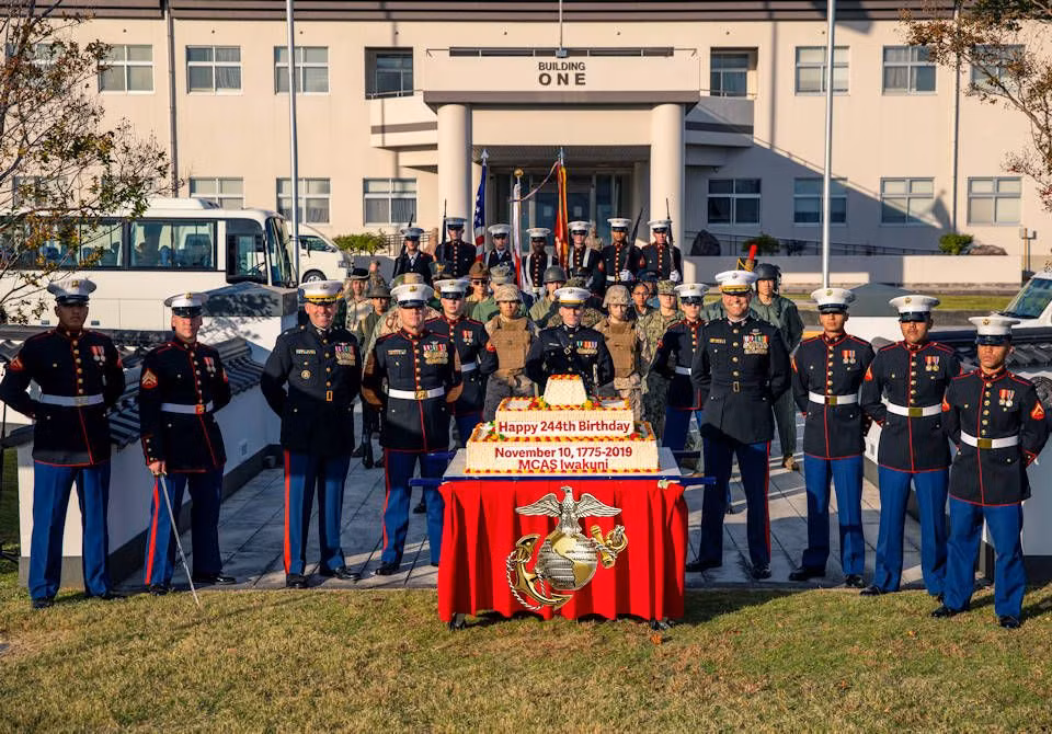 Khi Thủy quân lục chiến Hoa Kỳ tăng gấp đôi số lượng máy bay chiến đấu F-35B tại Iwakuni, Không quân Mỹ đã tiếp tục đưa máy bay chiến đấu F-22A Raptor đến căn cứ Iwakuni, để nâng cao khả năng sẵn sàng chiến đấu, khi Trung Quốc tăng cường tuần tra quanh đảo Đài Loan.