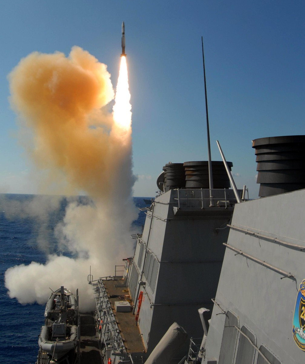 Loại tên lửa phòng không tiêu chuẩn Standard-2 Block IIIAZ được thử nghiệm lần này, là vũ khí chính của tàu; đây là một bước quan trọng để con tàu hình thành hiệu quả chiến đấu. Loại tên lửa này là loại "đặc dụng" trang bị cho tàu khu trục lớp Zumwalt, chữ "Z" trong số sê-ri, là phiên bản dùng cho tàu chiến lớp Zumwalt - Nguồn ảnh: Hải quân Mỹ.
