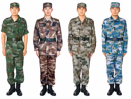 Quân phục Type-07 vẫn giữ nguyên triết lý trước đó của quân phục ngụy trang Trung Quốc đó là phân biệt quân, binh chủng thông qua màu sắc. Ví dụ như hải quân thì sử dụng mảng màu xanh nước biển chủ yếu, phòng không không quân sử dụng mảng màu xanh da trời chủ đạo, biên phòng sử dụng màu nâu chủ đạo trong khi lục quân sử dụng màu xám chủ đạo nhằm phù hợp với môi trường tác chiến đô thị. Ảnh: Các loại màu ngụy trang của quân phục Type-07 Trung Quốc.