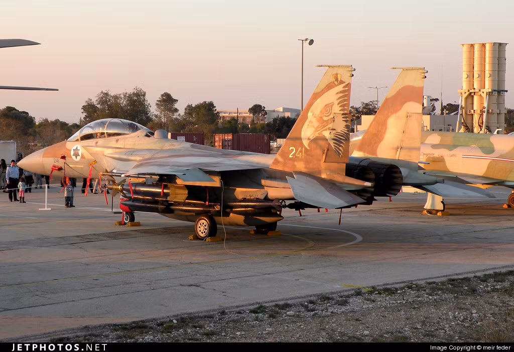 F-15 đủ lớn và linh hoạt để các kỹ sư coi đó là một mẫu máy bay chiến đấu đa nhiệm; ngoài nhiệm vụ đối không, F-15 có thể mang các vũ khí tiến công mặt đất. Điều này dẫn đến sự phát triển của phiên bản F-15E Strike Eagle, được đưa vào biên chế Không quân Mỹ năm 1989 và sử dụng trong Chiến tranh vùng Vịnh năm 1991.