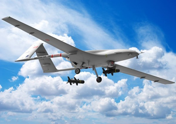 Vào năm 2018, Ukraine đã nhập 6 chiếc UAV TB-2 và 3 trạm chỉ huy điều khiển UAV từ Thổ Nhĩ Kỳ với giá 70 triệu USD, đồng thời tiến hành các cuộc thử nghiệm chi tiết và trang bị số UAV này cho khu vực Donetsk đang đòi ly khai tại phía đông giáp Nga. Ảnh: UAV TB-2 - Nguồn: Wikipedia.