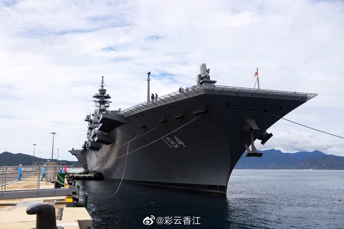 Vào tháng 9/2018, tàu ngầm SS-596 Kuroshio của JMSDF đã đến thăm Việt Nam lần đầu tiên sau chiến tranh. Việc tàu chiến mặt nước và tàu ngầm Nhật Bản cập cảng Việt Nam một lần nữa thể hiện sự chú trọng của Nhật Bản trong việc tăng cường hợp tác quốc phòng Việt Nam - Nhật Bản. Ảnh: Đội tàu chiến Nhật Bản ghé thăm cảng Cam Ranh sau cuộc tập trận chống tàu ngầm ở Biển Đông - Nguồn: BQP Nhật Bản