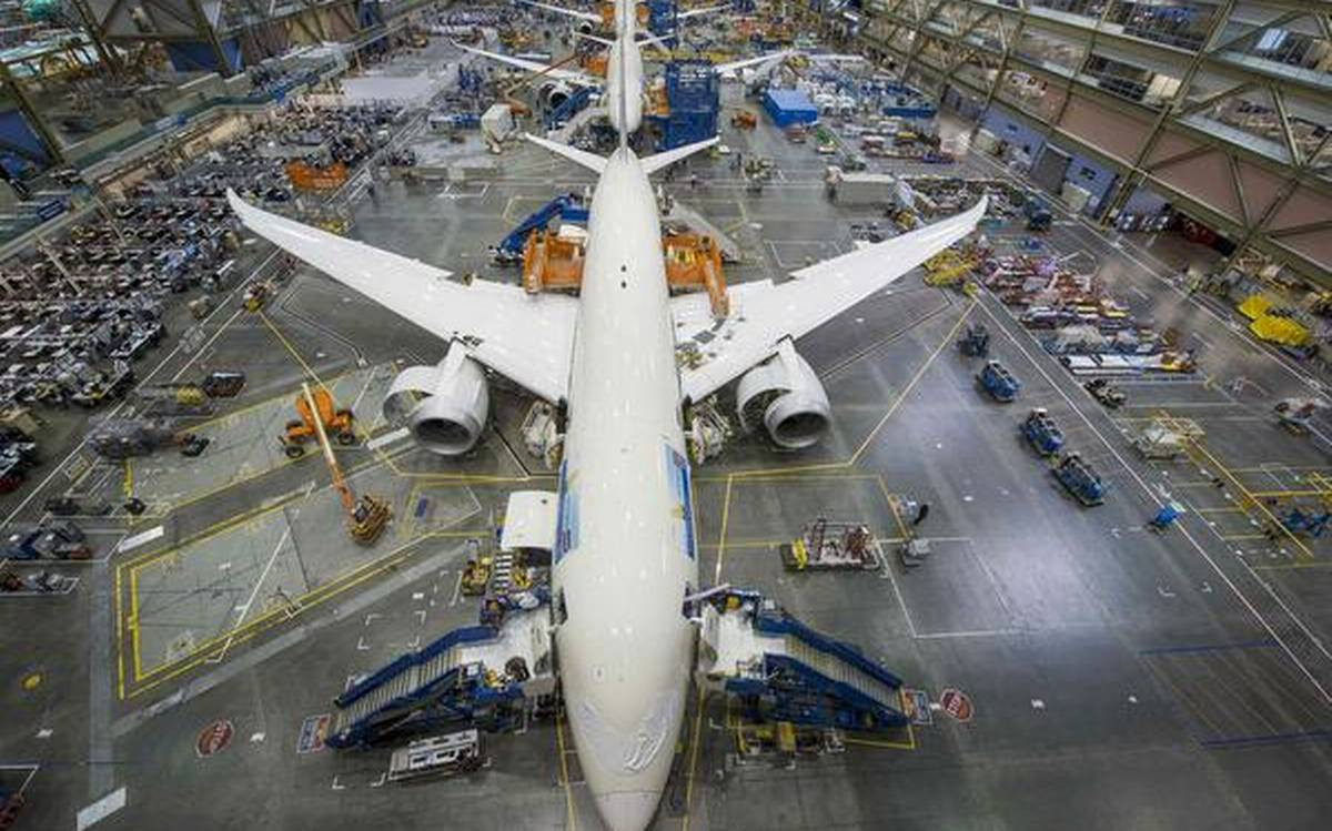 Tập đoàn Lockheed Martin có bán trực thăng dân sự cho các khách hàng Trung Quốc thông qua công ty con Sikorsky Aircraft, trong khi Trung Quốc cũng là thị trường chủ chốt với máy bay dân dụng của Boeing. Ảnh: Sản xuất máy bay Boeing 737 tại nhà máy ở Renton - Nguồn: Boeing