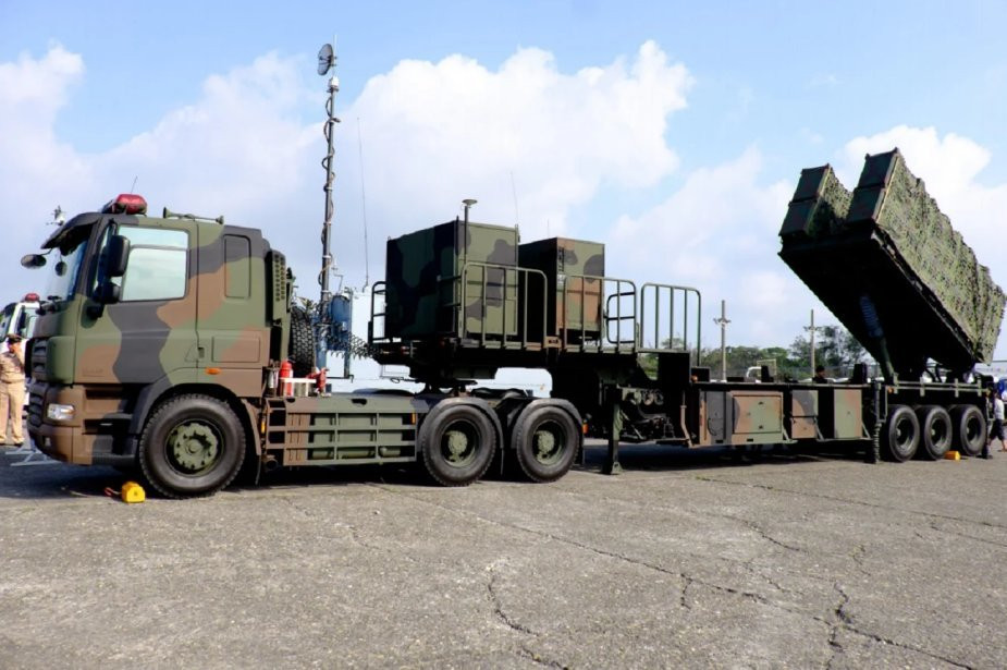 Với việc Đài Loan sở hữu tên lửa chống hạm Harpoon, khiến bất kỳ cuộc tấn công nào của Trung Quốc vào hòn đảo này cũng trở nên rủi ro hơn nhiều. Với những vũ khí có độ tin cậy và hiệu quả cao này, Đài Loan sẽ tự tin chống lại, hoặc ngăn chặn, các cuộc xâm nhập hàng hải, phong tỏa bờ biển và các cuộc tấn công đổ bộ của Trung Quốc. Ảnh: Hệ thống phóng tên lửa Harpoon từ bờ - Nguồn: Wikimedia