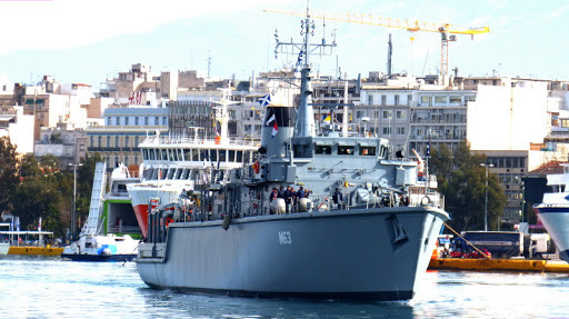 Đặc biệt hiện nay trong đội hình tàu tác chiến quét mìn lớp Hunt của Hy Lạp có hai chiếc là M63 và M62 mang tên HM Europa. Như vậy sau vụ tai nạn, hải quân Hy Lạp sẽ chỉ còn duy nhất một chiếc tàu quét mìn sót lại và đây chính là một mất mát vô cùng to lớn. Tàu quét mìn là một trong những thành phần vô cùng quan trọng trong đội hình tác chiến của hải quân các nước. Ảnh: Tàu quét mìn M63 khi còn họat động tích cực.