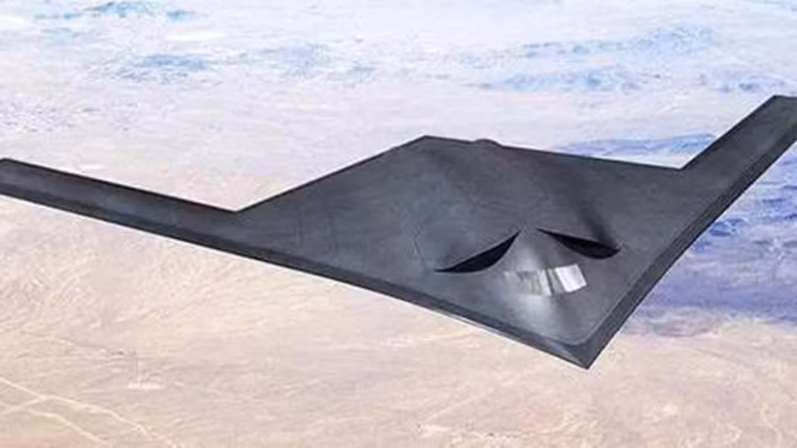 Còn trong báo cáo công bố hồi tháng 8, Bộ Quốc phòng Mỹ ước tính tầm bay của H-20 lên tới 8.500 km, có khả năng tấn công mục tiêu trên đảo Guam, vốn nằm trên "chuỗi đảo thứ hai". Tuy nhiên, một số chuyên gia quân sự cho rằng H-20 có thể bay xa đến 12.000 km, đủ sức xuyên qua chuỗi đảo thứ hai và có thể tiến công đến lãnh thổ Mỹ. Ảnh: Đồ họa máy bay H-20 - Nguồn: Sina