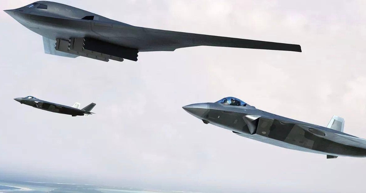 Còn với Trung Quốc, nếu thành công đưa máy bay ném bom H-20 vào sử dụng, cũng là lần đầu tiên Trung Quốc sở hữu loại máy bay ném bom chiến lược tàng hình. Đây là bước tiến quan trọng, giúp cải thiện khả năng tấn công của PLA trong không gian tranh chấp, đặc biệt là mục tiêu của Mỹ tại Guam và Okinawa, Nhật Bản. Ảnh: Đồ họa máy bay H-20 bay cùng J-20 hộ tống - Nguồn: Sina