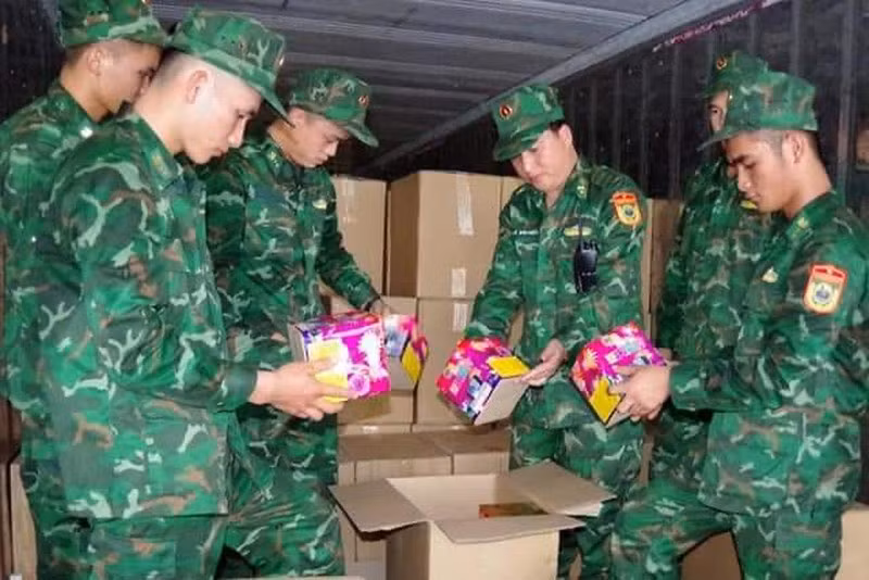 Ảnh: Cán bộ chiến sĩ Biên phòng với mẫu quân phục dã chiến K20 mới đặc trưng