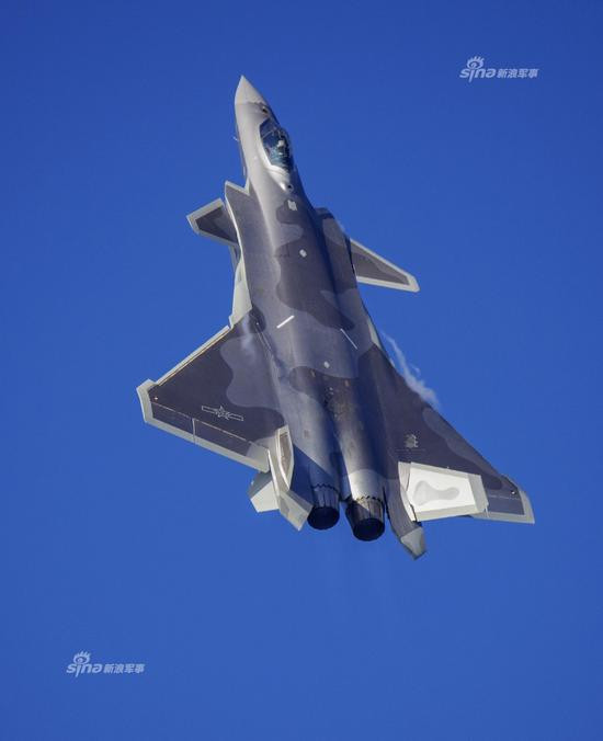 Bất cứ loại máy bay nào khi chế tạo đều có mục đích sử dụng, với chiếc máy bay chiến đấu tàng hình J-20 của Trung Quốc, từ đặc điểm cấu tạo, đã phán đoán rõ nhiệm vụ của nó là tiêu diệt toàn bộ loại máy bay bảo đảm của Không quân Mỹ hoạt động phía sau đội hình máy bay chiến đấu. Ảnh: Máy bay chiến đấu J-20. Nguồn: Sina