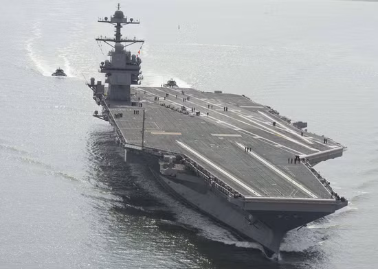  Hải quân Mỹ hiện đang có các tàu sân bay mang tên các đời Tổng thống Mỹ đó là: Dwight D. Eisenhower, Theodore Roosevelt, Abraham Lincoln, George Washington, Harry S. Truman, Nader Reagan, George H.W. Bush (Bush cha); USS Gerald R. Ford và USS John F. Kennedy sẽ được đưa vào phục vụ trong tương lai. Ảnh: Tàu sân bay USS Ford - Nguồn: Hải quân Mỹ.