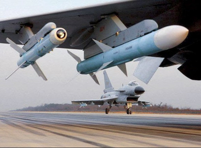 Đứng thứ mười trong danh sách là tên lửa R77 do Nga sản xuất; đây là loại tên lửa phóng ngoài tầm nhìn, sử dụng hệ thống tên lửa dẫn đường bằng radar chủ động. R77 là đối thủ ngang ngửa với tên lửa AIM-120 AMRAAM của Mỹ. Nguồn ảnh: Pinterest.