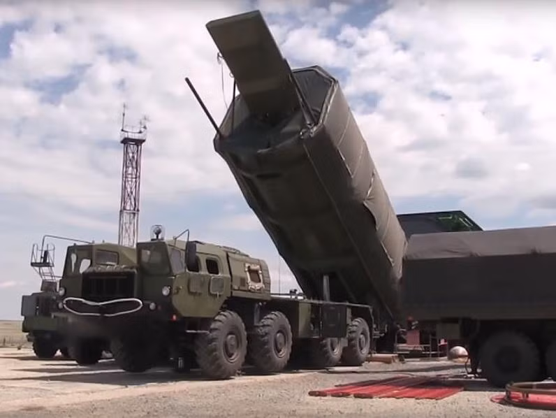 Lực lượng tên lửa chiến lược Nga, đã được trang bị loại tên lửa siêu vượt thanh Avangard vào năm 2019; tên lửa Avangard là một loại thiết bị bay siêu vượt thanh (HGV), được gắn trên tên lửa đạn đạo để phóng lên, trước khi tách ra bay theo lộ trình riêng.