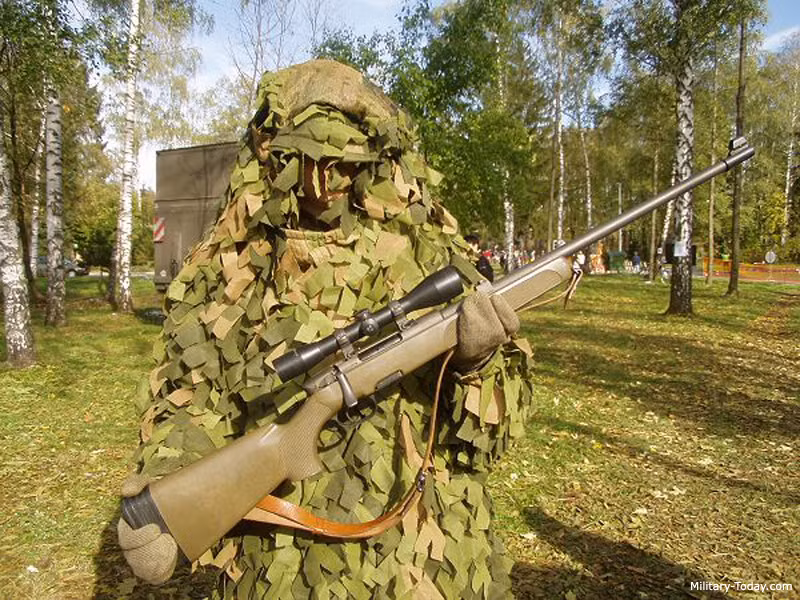 Steyr SSG 69 là súng bắn tỉa hoạt động theo nguyên lý súng trường cổ điển, lên đạn lại sau mỗi phát bắn; súng sử dụng khóa nòng then ngang, dùng đạn 7,62x51 mm (.308 Winchester). Súng có trọng lượng nhẹ chỉ bằng một nửa so với súng bắn tỉa hiện đại, có tính năng tương đương. Ngoài ra, khẩu SSG 69 được chứng minh là một thiết kế tin cậy và bền bỉ.