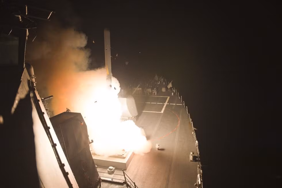 Do vậy việc Hải quân Mỹ phát triển tên lửa Tomahawk Block-V có khả năng chống hạm là câu trả lời cho các loại tên lửa chống hạm của Nga; mặc dù không có tốc độ như Zircon của Nga, nhưng với khả năng bay cực thấp nên Tomahawk Block-V rất khó bị phát hiện; đây có thể là câu trả lời “cực chất” với loại tên lửa Zircon mới nhất của Nga. Nguồn ảnh: USNI.