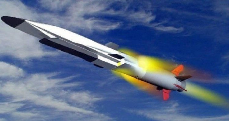 Hải quân Mỹ nhận thấy rằng tên lửa chống hạm của Nga và Trung Quốc phần lớn có tầm bắn hơn 500 km, có tốc độ bay siêu âm, thậm chí siêu thanh; nhưng trong kho vũ khí chống hạm của Hải quân Mỹ, không có một loại tên lửa nào có đủ khả năng có thể cạnh tranh với tên lửa của Nga. Nguồn ảnh: USNI.