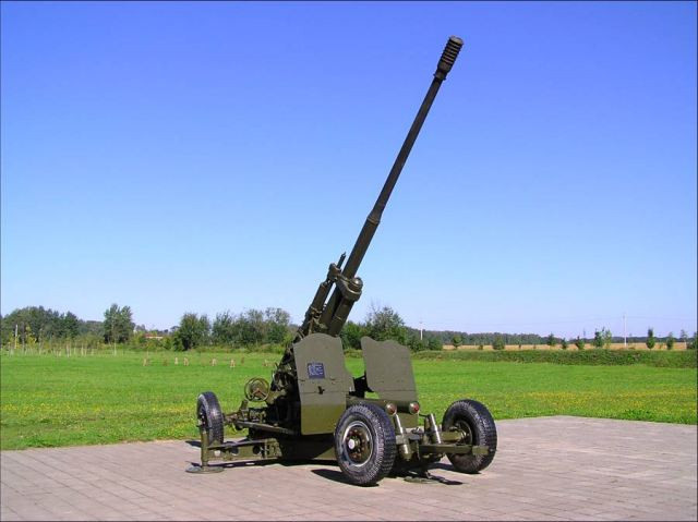 Khi Mỹ mở màn Chiến dịch Linebacker II, Trung đoàn 256 Quân khu Việt Bắc cùng nhiều đơn vị bộ đội khác đã túc trực đánh máy bay Mỹ vào ném bom Hà Nội để chia lửa với Thủ đô. Ảnh: Pháo 100 mm KS-19 - Nguồn: Wikipedia