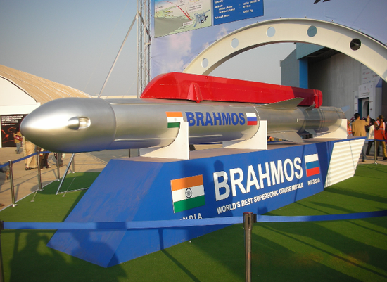 Ngày 24/11, Ấn Độ thử nghiệm phiên bản tên lửa hành trình siêu thanh BrahMos mới, được sản xuất trong nước, mà Quân đội nước này đặt nhiều hy vọng. Nguồn tin nói rằng, tên lửa BrahMos đã được phóng đi từ đảo Andaman-Nicobar.