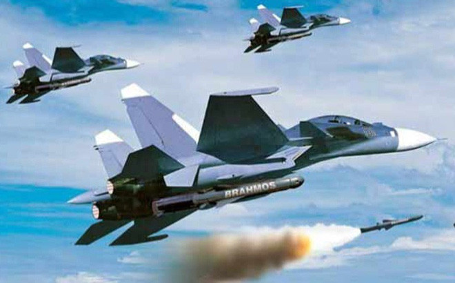 Ngày 30/10 vừa qua, Không quân Ấn Độ cũng đã kiểm tra khả năng tấn công hàng hải tầm xa của tên lửa hành trình BrahMos. Trong cuộc thử nghiệm, một tiêm kích Su-30MKI được trang bị tên lửa BrahMos (phiên bản phóng từ trên không) đã cất cánh từ một căn cứ không quân ở bang Punjab.