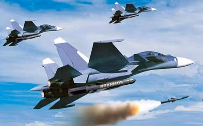 Ngày 30/10 vừa qua, Không quân Ấn Độ cũng đã kiểm tra khả năng tấn công hàng hải tầm xa của tên lửa hành trình BrahMos. Trong cuộc thử nghiệm, một tiêm kích Su-30MKI được trang bị tên lửa BrahMos (phiên bản phóng từ trên không) đã cất cánh từ một căn cứ không quân ở bang Punjab.