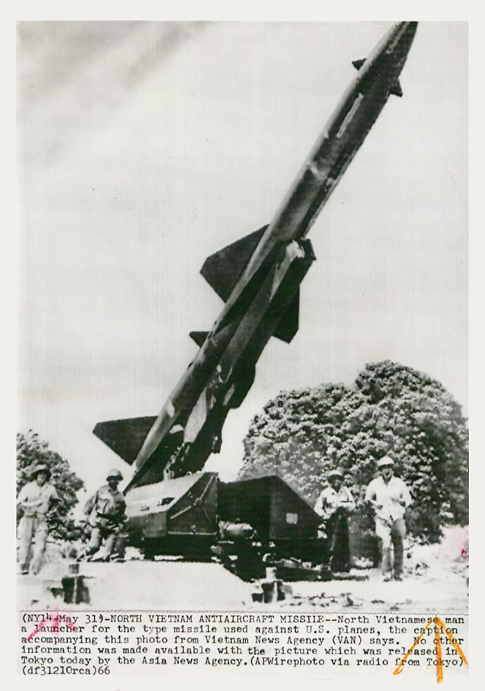 48 nam ngay chiec B-52 dau tien bi ha tren bau troi Ha Noi