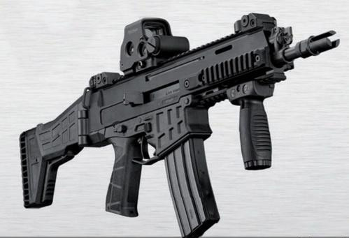 EVO 3 là khẩu tiểu liên có trọng lượng nhẹ và hình dáng nhỏ gọn, phù hợp để giấu trọng người, sử dụng trong không gian hẹp. Súng sử dụng nguyên lý lên đạn phản lực, dùng hai loại đạn là 9x19 mm Parabellum tiêu chuẩn và đạn .40S&amp;W; nhiều thành phần khác của khẩu súng này được làm bằng vật liệu polyme để giảm trọng lượng.