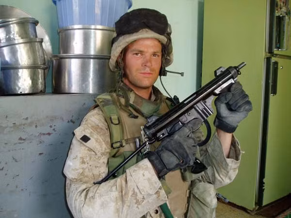 PM12 có cấu tạo nhỏ gọn, được chế tạo phần lớn bằng phương pháp dập nguội và có ít nhất các chi tiết chuyển động có thể; súng hoạt động theo nguyên lý phản lực; mặc dù trông hình dáng đơn giản, nhưng PM12 có giá thành tương đối cao. Mặc dù đã bị lạc hậu theo thời gian, nhưng mức độ phổ biến của khẩu PM12 khá cao, và nó sẽ tiếp tục phục vụ thêm một số năm nữa.