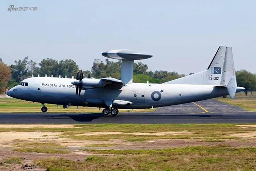 Việc trang bị và sử dụng máy bay chỉ huy, cảnh báo sớm trong Không quân Pakistan và Trung Quốc đã giúp hai "kình địch" của Ấn Độ có nhiều lợi thế trên không, khi tham chiến với những thông tin tình báo được ghi nhận và gửi về theo thời gian thực. Trong khi đó, lực lượng AWACS của Ấn Độ vừa mỏng lại vừa yếu; đây là vấn đề Ấn Độ phải khắc phục ngay trong thời gian tới. Ảnh: AWACS ZDK-03 của Không quân Pakistan mua từ Trung Quốc - Nguồn: Sina