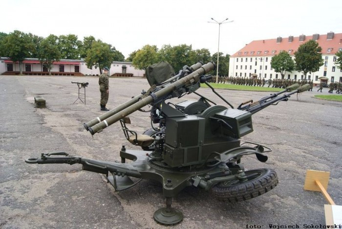 Còn để đối phó với những UAV có tốc độ chậm, nhỏ và bay thấp, hiệu quả nhất là các các hệ thống phòng không tầm ngắn và tầm trung. Những vũ khí được coi là lạc hậu như pháo ZU-23-2, vẫn có thể đánh chặn hiệu quả các máy bay không người lái bay thấp. Ảnh: Pháo phòng không tự hành ZU-23-2 cải tiến - Nguồn: Topwar