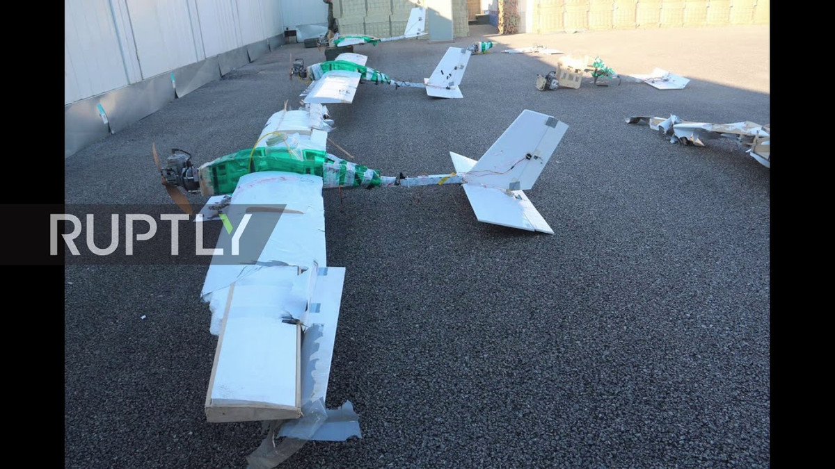 Gần đây, chuyên gia quân sự Nga Sergey Marzhsky đã xuất bản một bài báo với tiêu đề "Nga có thể giải quyết vấn đề máy bay không người lái của Thổ Nhĩ Kỳ trong một ngày". Ông Sergey cho rằng, quân đội Nga đã chuẩn bị đầy đủ, để giành chiến thắng mối đe dọa từ UAV, trong môi trường chiến tranh hiện nay. Ảnh: UAV tiến công căn cứ Không quân Hmeimim của Nga tại Syria bị bắn hạ - Nguồn: Topwar