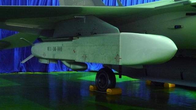 Wei Dong Xun (Ngụy Đông Húc), chuyên gia quân sự tại Bắc Kinh cho rằng, tên lửa Vạn Kiếm của Đài Loan sử dụng một phần thiết kế của Mỹ, có thể được sử dụng làm vũ khí tầm xa nhằm chống lại các chiến dịch đổ bộ hoặc chủ động tấn công cơ sở quân sự của đối phương.