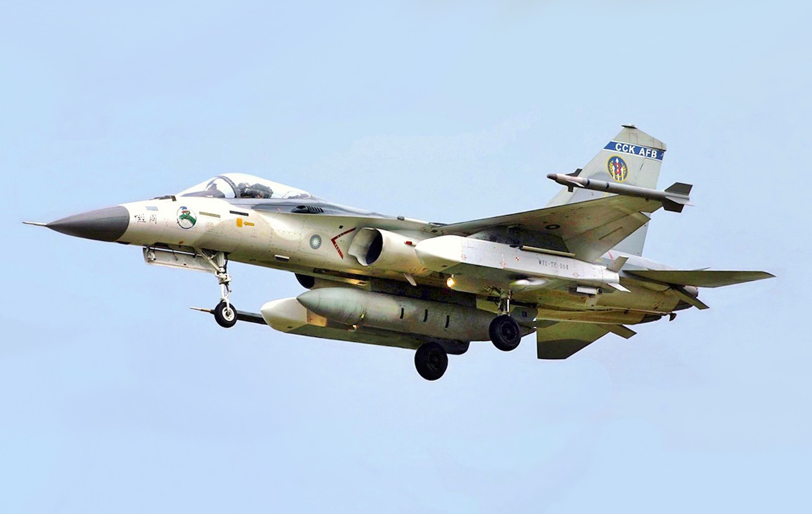 Đài Loan gần đây tiếp tục làm Bắc Kinh tức giận, khi chi hàng chục tỷ USD để mua sắm vũ khí mới của Mỹ, nhằm nâng cao năng lực phòng thủ, số vũ khí bao gồm tiêm kích F-16, tên lửa Harpoon phóng từ mặt đất cùng nhiều loại vũ khí, khí tài khác. Trung Quốc nhiều lần chỉ trích Mỹ duyệt bán vũ khí cho Đài Loan, tuyên bố "sẽ thực hiện các biện pháp cần thiết" để bảo vệ chủ quyền.